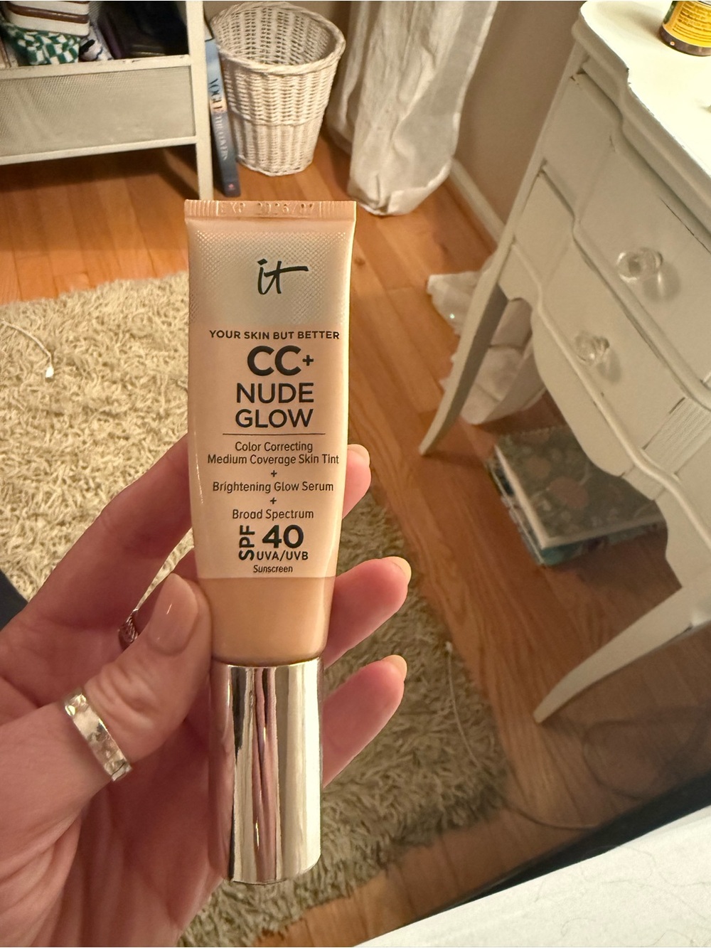 it cosmetics CC+ Nude Glow Color Correcting Skin Tint SPF 40 - Nude Glow